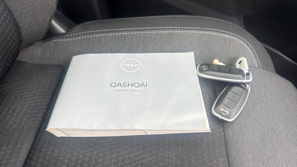 Nissan Qashqai 1.3 DiG-T MH N-Connecta 5dr Petrol Hatchback - Image 19