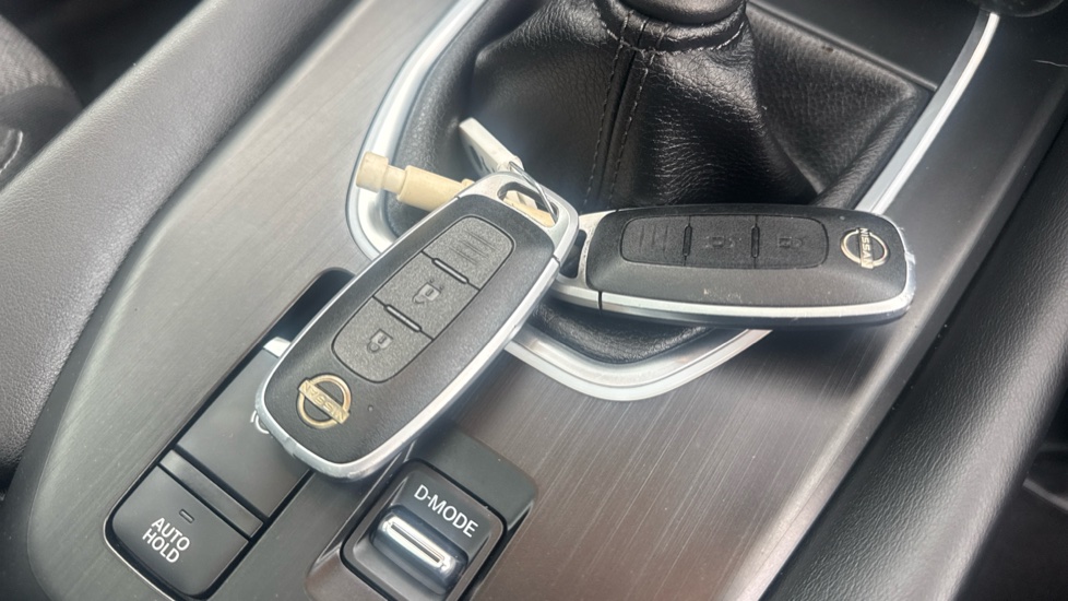 Nissan Qashqai 1.3 DiG-T MH N-Connecta 5dr Petrol Hatchback - Image 20