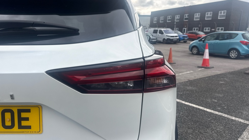 Nissan Qashqai 1.3 DiG-T MH N-Connecta 5dr Petrol Hatchback - Image 25