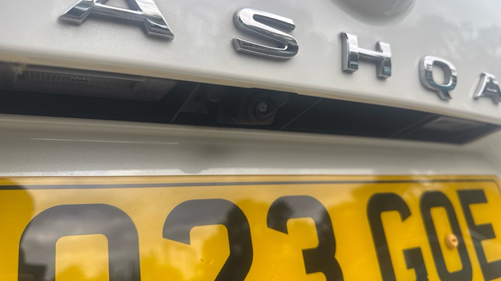 Nissan Qashqai 1.3 DiG-T MH N-Connecta 5dr Petrol Hatchback - Image 27