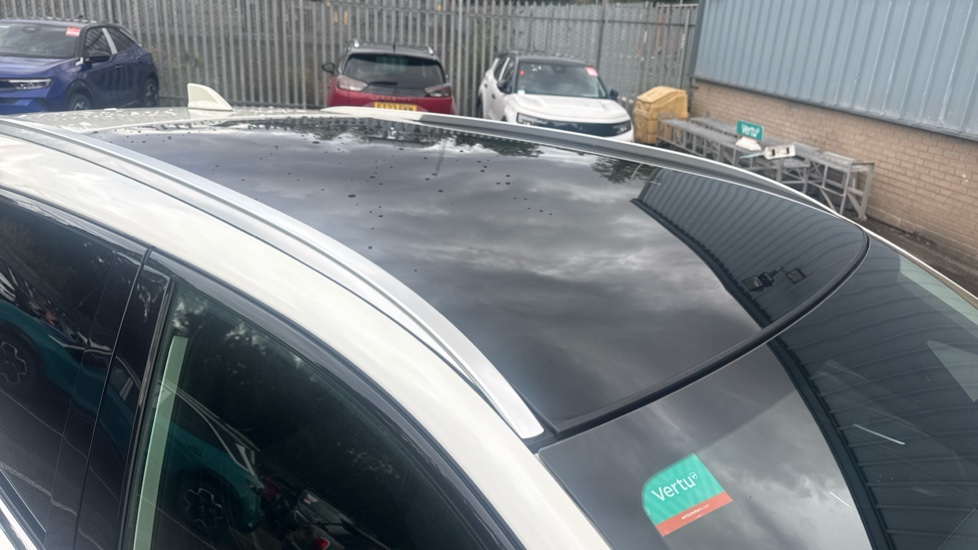 Nissan Qashqai 1.3 DiG-T MH N-Connecta 5dr Petrol Hatchback - Image 30