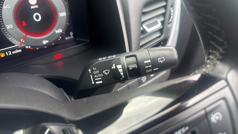 Nissan Qashqai 1.3 DiG-T MH N-Connecta 5dr Petrol Hatchback - Image 33