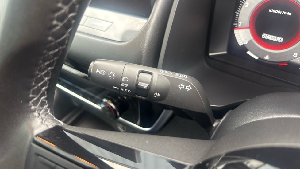 Nissan Qashqai 1.3 DiG-T MH N-Connecta 5dr Petrol Hatchback - Image 34
