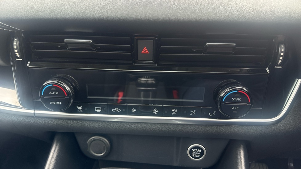 Nissan Qashqai 1.3 DiG-T MH N-Connecta 5dr Petrol Hatchback - Image 39