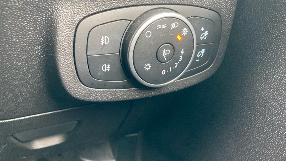 Ford Fiesta 1.0 EcoBoost Zetec 5dr Petrol Hatchback - Image 41