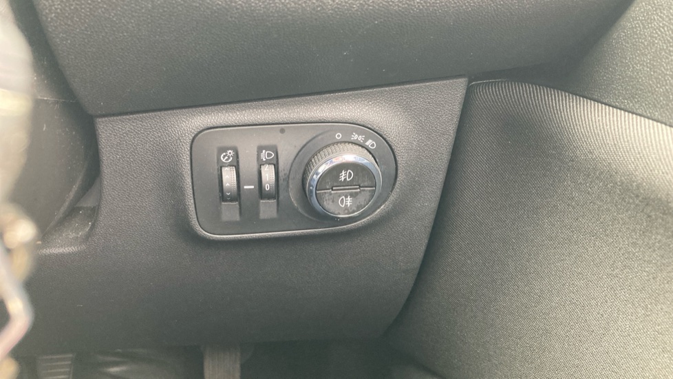 Vauxhall Corsa 1.4 Design 5dr Auto Petrol Hatchback - Image 22