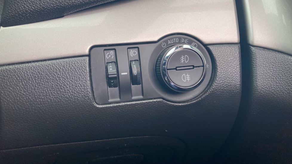 Vauxhall Mokka 1.6i Exclusiv 5dr Petrol Hatchback - Image 40