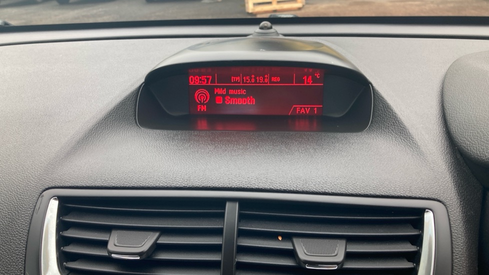 Vauxhall Mokka 1.6i Exclusiv 5dr Petrol Hatchback - Image 45