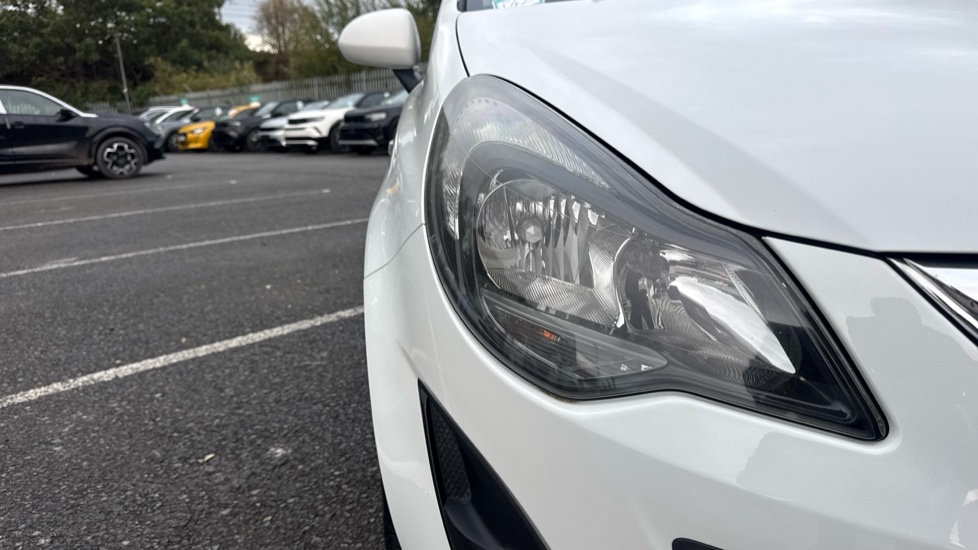 Vauxhall Corsa 1.4 Excite 3dr [AC] Petrol Hatchback - Image 21