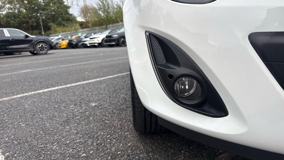 Vauxhall Corsa 1.4 Excite 3dr [AC] Petrol Hatchback - Image 23