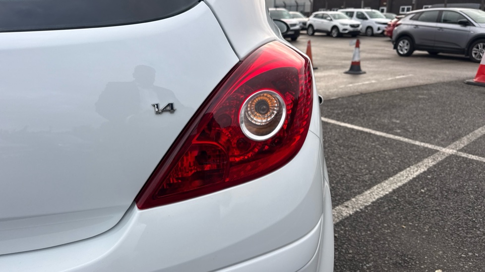 Vauxhall Corsa 1.4 Excite 3dr [AC] Petrol Hatchback - Image 25