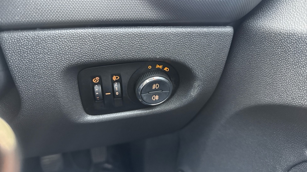 Vauxhall Corsa 1.4 Excite 3dr [AC] Petrol Hatchback - Image 33