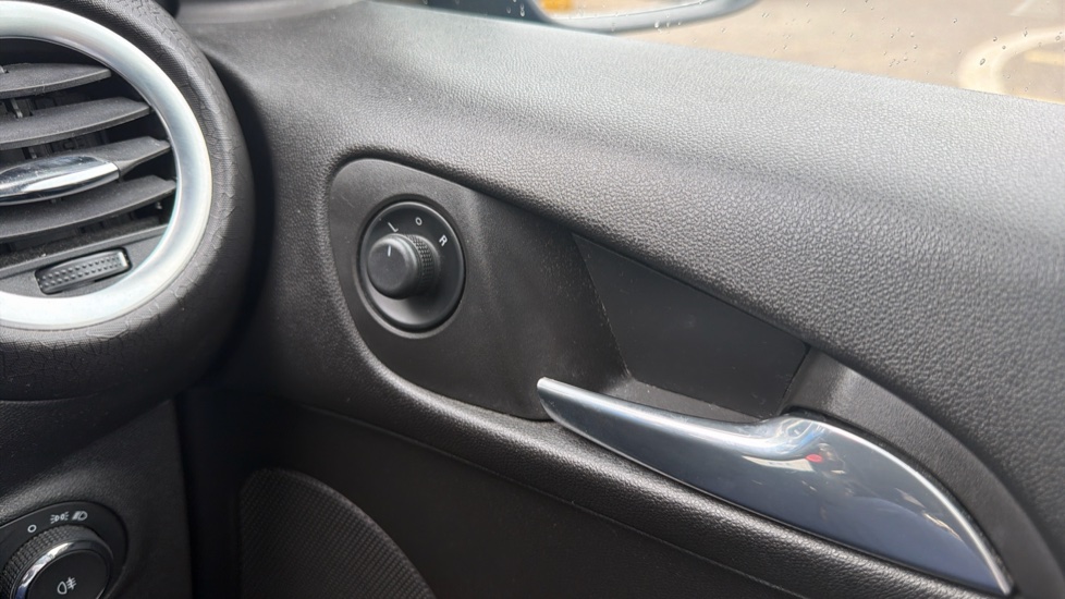 Vauxhall Adam 1.4i Rocks 3dr Petrol Hatchback - Image 22