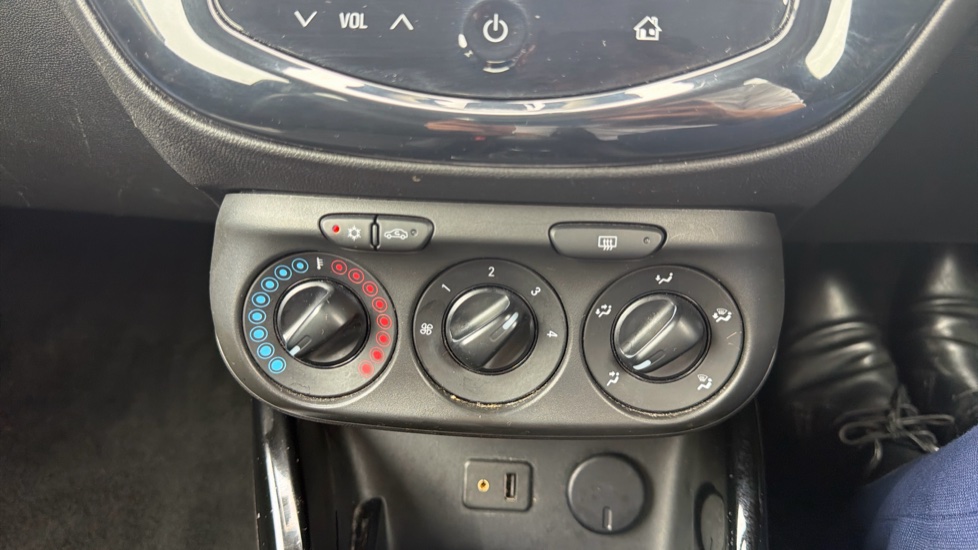 Vauxhall Adam 1.4i Rocks 3dr Petrol Hatchback - Image 34