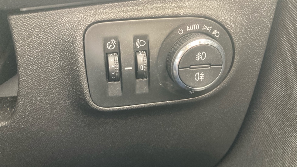 Vauxhall Corsa 1.4 SRi Vx-line Nav Black 5dr Petrol Hatchback - Image 37
