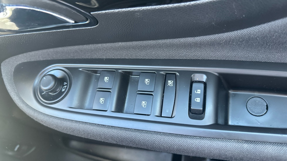 Vauxhall Mokka X 1.6i Active 5dr Petrol Hatchback - Image 23