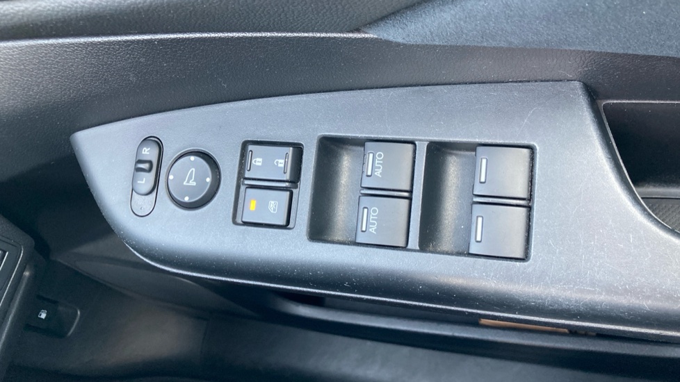 Honda CR-V 2.0 i-VTEC S 5dr 2WD Petrol Estate - Image 21