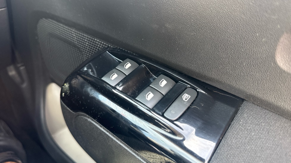 Citroen C3 1.2 PureTech 82 Feel 5dr Petrol Hatchback - Image 34