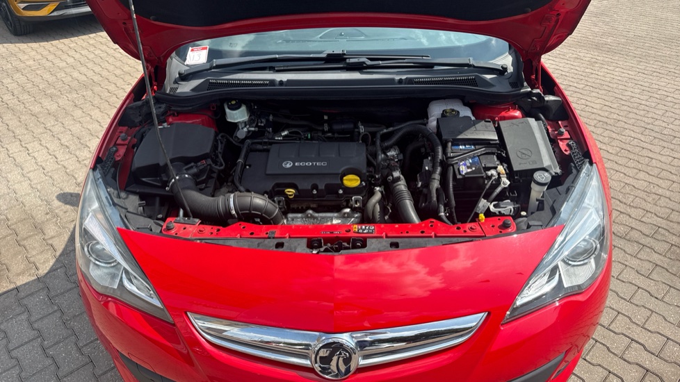Vauxhall GTC 1.4T 16V 140 SRi 3dr Petrol Coupe - Image 8