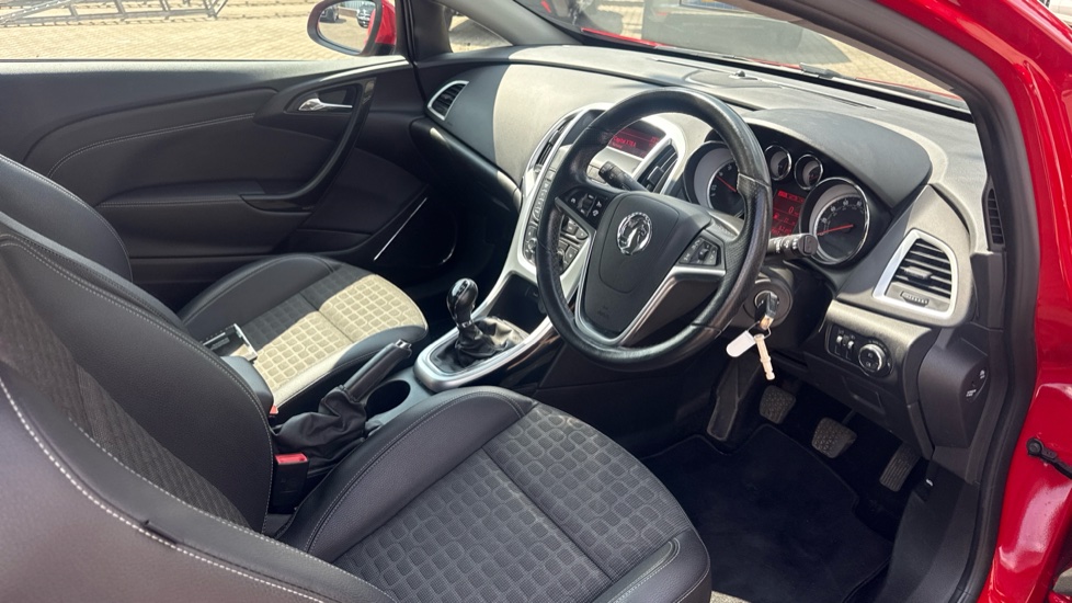 Vauxhall GTC 1.4T 16V 140 SRi 3dr Petrol Coupe - Image 11
