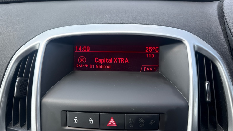 Vauxhall GTC 1.4T 16V 140 SRi 3dr Petrol Coupe - Image 12