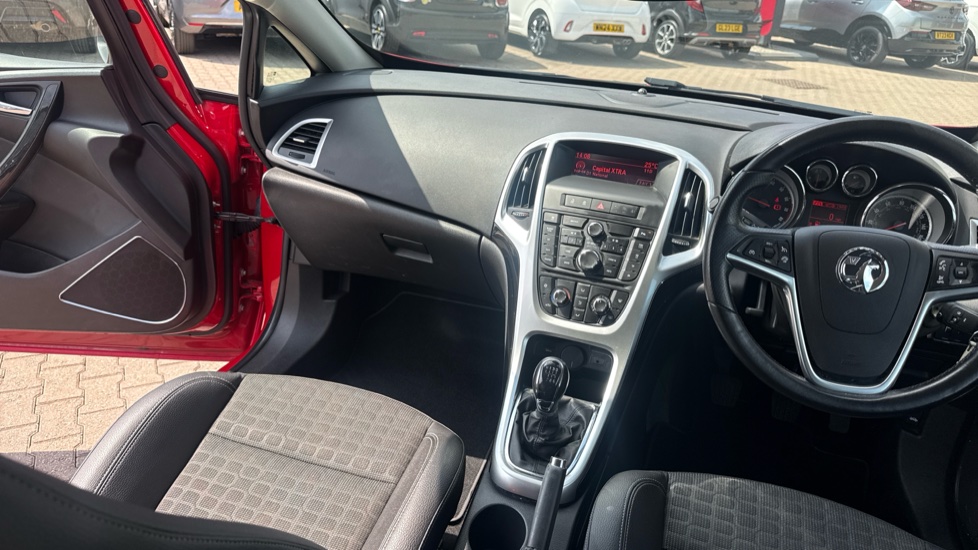 Vauxhall GTC 1.4T 16V 140 SRi 3dr Petrol Coupe - Image 14