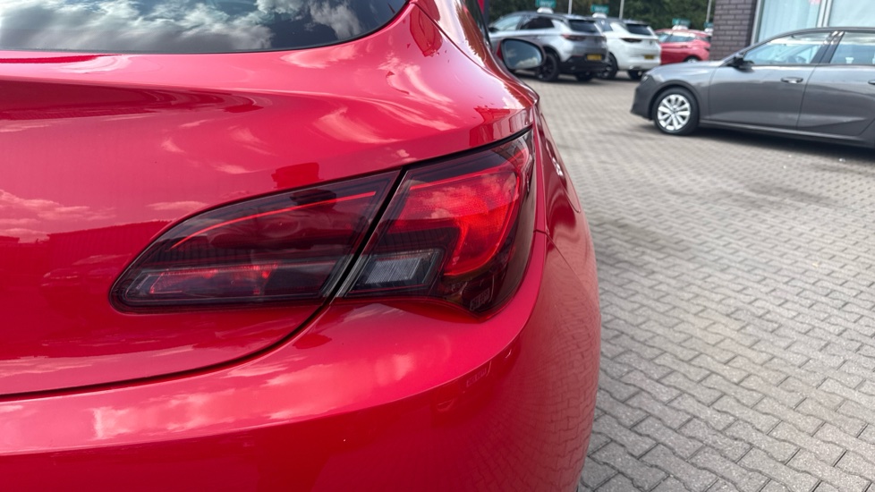 Vauxhall GTC 1.4T 16V 140 SRi 3dr Petrol Coupe - Image 25
