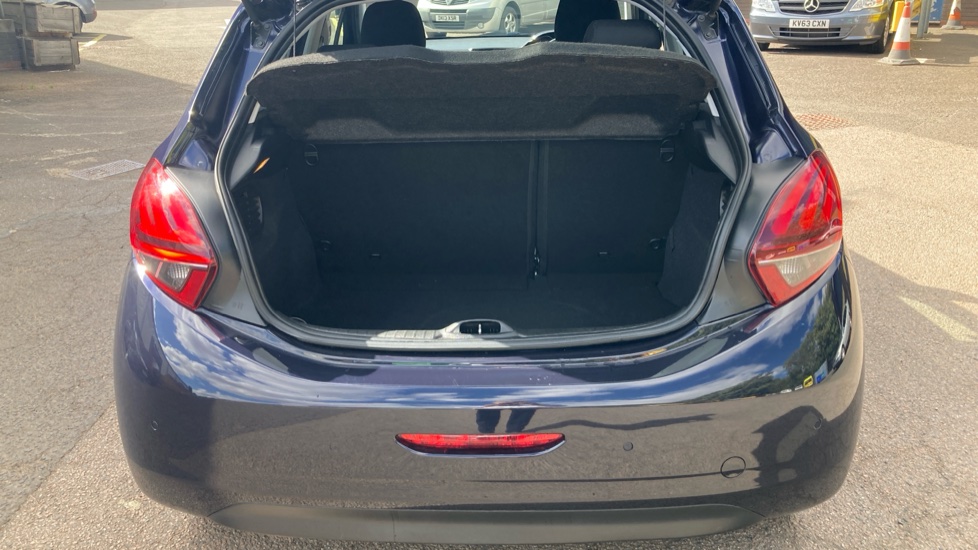 Peugeot 208 1.6 BlueHDi Allure 5dr Diesel Hatchback - Image 4
