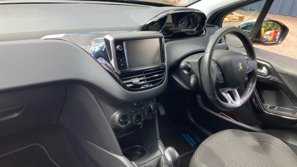 Peugeot 208 1.6 BlueHDi Allure 5dr Diesel Hatchback - Image 9