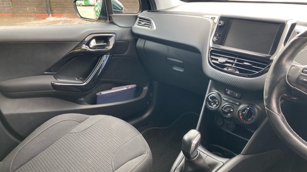 Peugeot 208 1.6 BlueHDi Allure 5dr Diesel Hatchback - Image 14