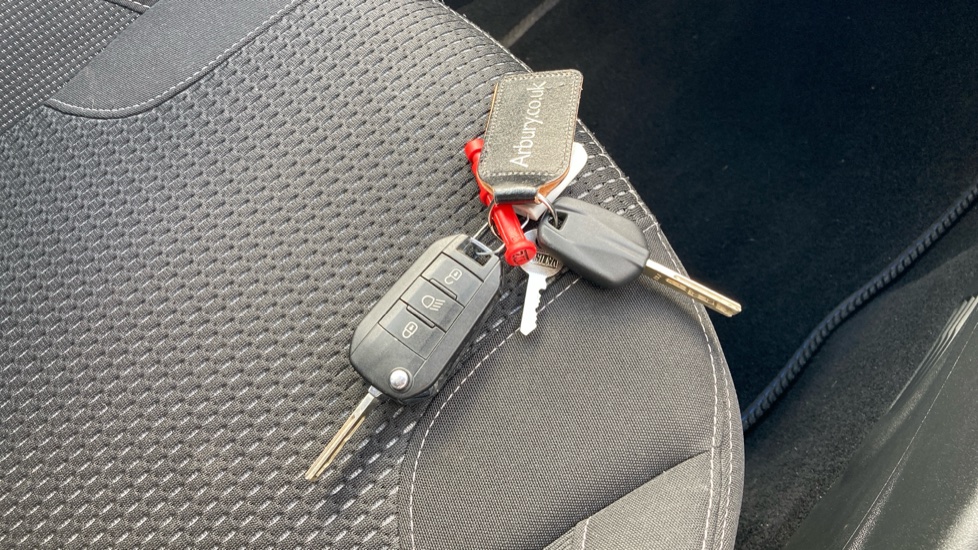Peugeot 208 1.6 BlueHDi Allure 5dr Diesel Hatchback - Image 20