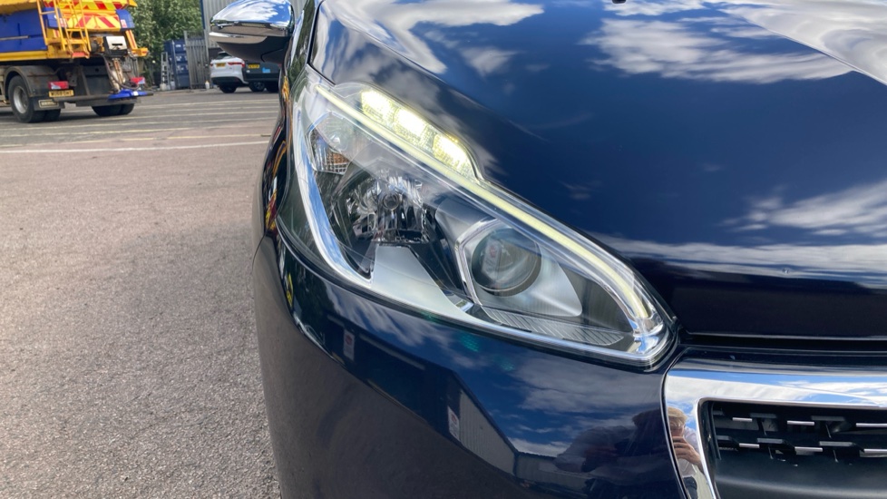 Peugeot 208 1.6 BlueHDi Allure 5dr Diesel Hatchback - Image 22