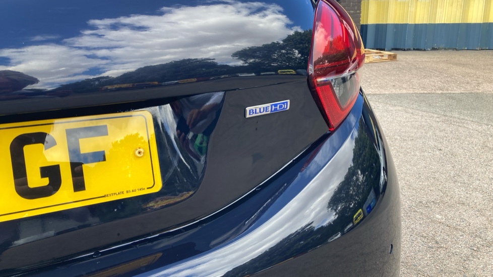Peugeot 208 1.6 BlueHDi Allure 5dr Diesel Hatchback - Image 33