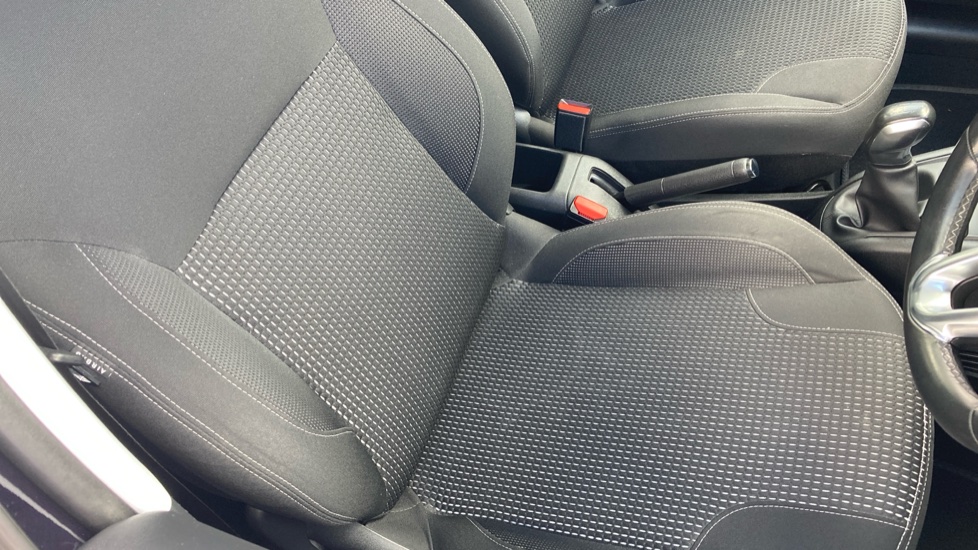 Peugeot 208 1.6 BlueHDi Allure 5dr Diesel Hatchback - Image 37