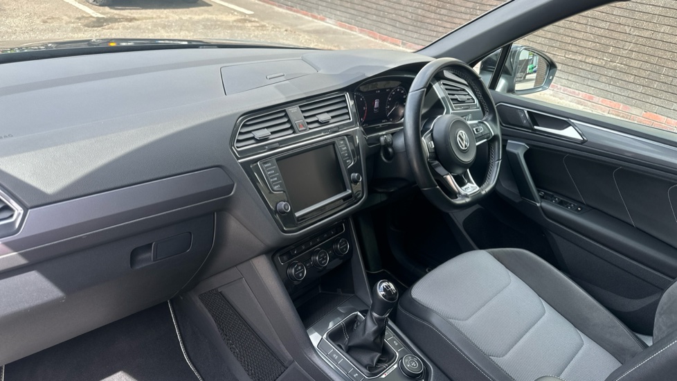Volkswagen Tiguan 2.0 TDi 150 4Motion R-Line 5dr Diesel Estate - Image 9