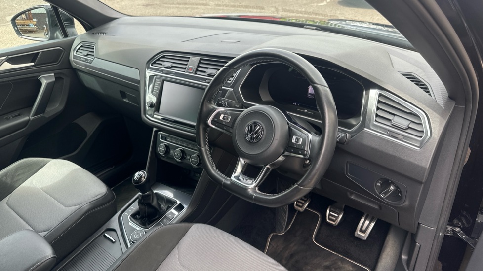 Volkswagen Tiguan 2.0 TDi 150 4Motion R-Line 5dr Diesel Estate - Image 11