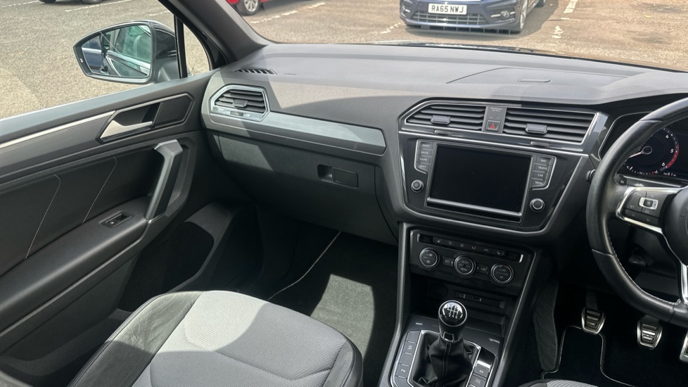 Volkswagen Tiguan 2.0 TDi 150 4Motion R-Line 5dr Diesel Estate - Image 14