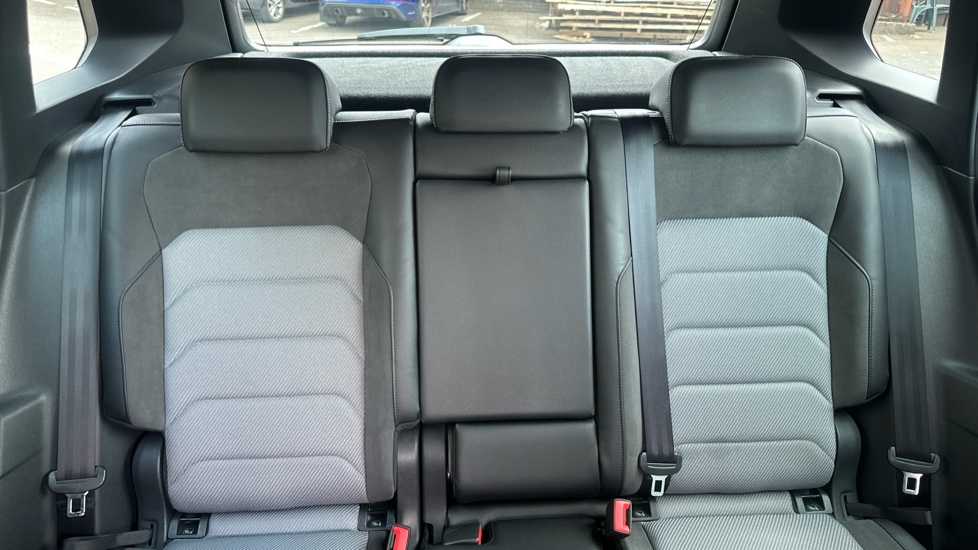 Volkswagen Tiguan 2.0 TDi 150 4Motion R-Line 5dr Diesel Estate - Image 15