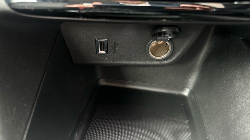 Vauxhall Corsa 1.2 Design 5dr Petrol Hatchback - Image 33