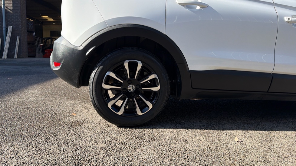 Vauxhall Crossland 1.2 Design 5dr Petrol Hatchback - Image 7