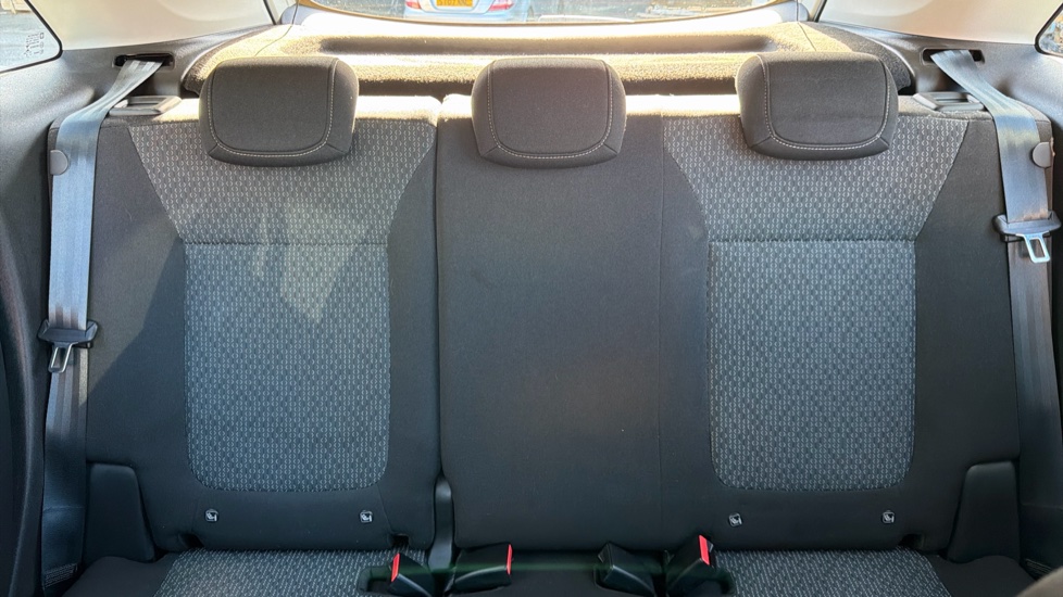 Vauxhall Crossland 1.2 Design 5dr Petrol Hatchback - Image 15