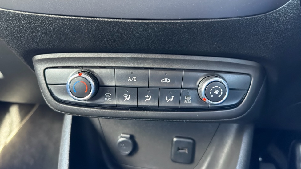 Vauxhall Crossland 1.2 Design 5dr Petrol Hatchback - Image 27
