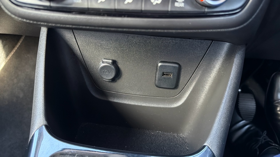 Vauxhall Crossland 1.2 Design 5dr Petrol Hatchback - Image 28