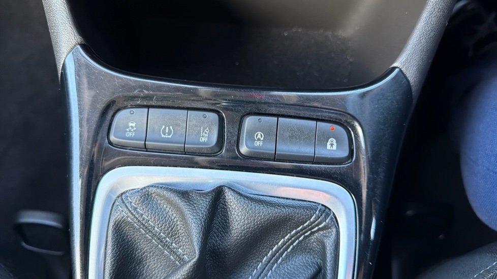 Vauxhall Crossland 1.2 Design 5dr Petrol Hatchback - Image 29