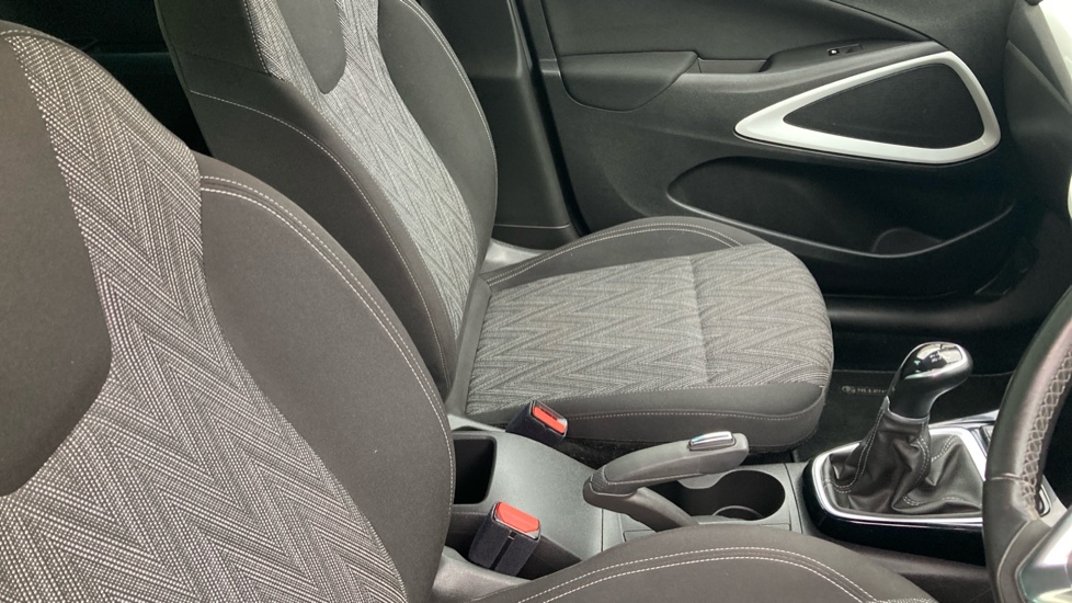 Vauxhall Crossland X 1.2 [83] Griffin 5dr [Start Stop] Petrol Hatchback - Image 31