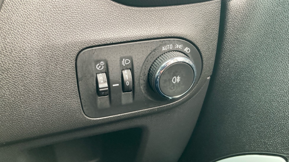 Vauxhall Crossland X 1.2 [83] Griffin 5dr [Start Stop] Petrol Hatchback - Image 34