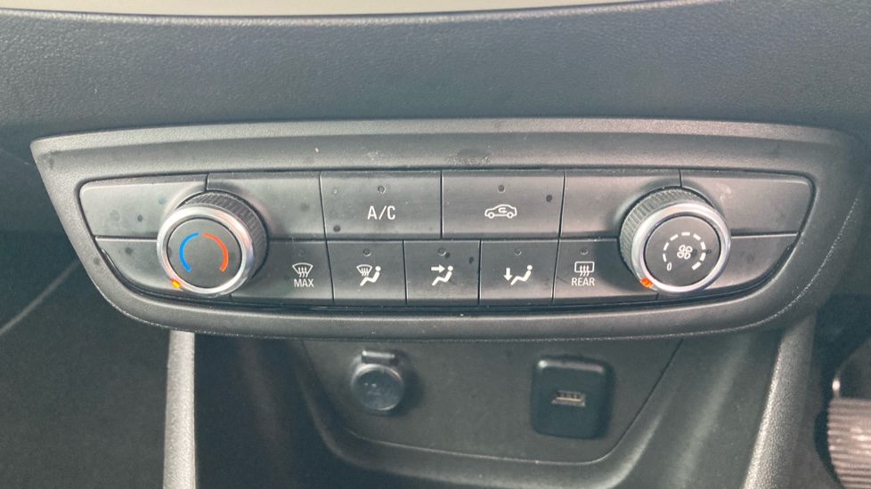 Vauxhall Crossland X 1.2 [83] Griffin 5dr [Start Stop] Petrol Hatchback - Image 39