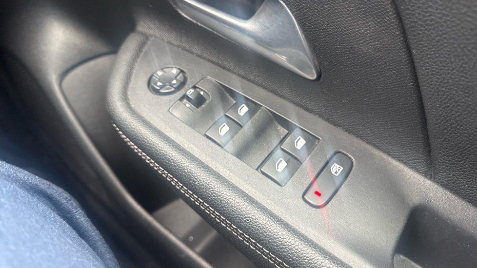 Vauxhall Mokka 1.2 Turbo SRi 5dr Petrol Hatchback - Image 33