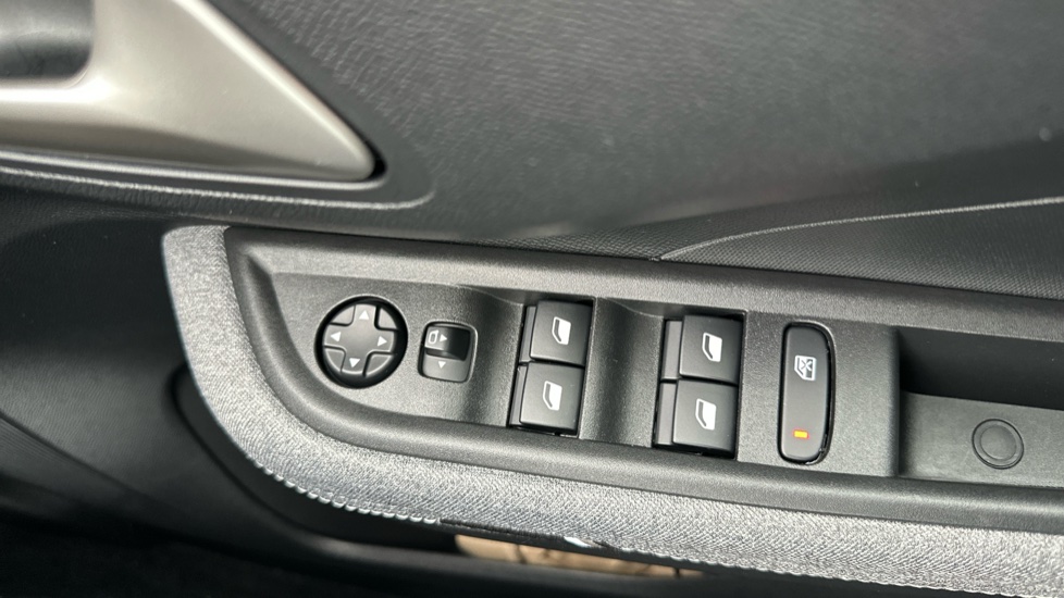 Vauxhall Frontera 1.2 Hybrid [136] GS 5dr e-DCT6 Petrol Estate - Image 21