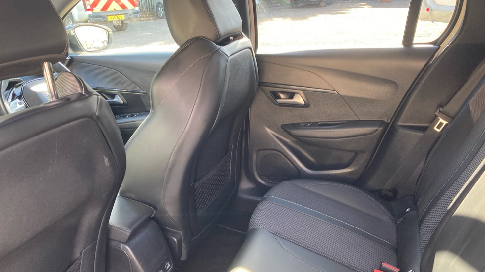 Peugeot 208 100kW GT 50kWh 5dr Auto Electric Hatchback - Image 16